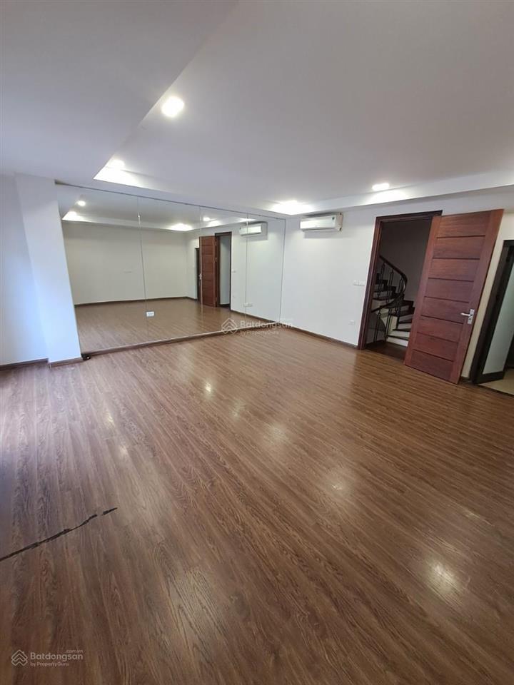 Cho thuê nr tại phố thái hà, 50m2x5t, oto đỗ cửa.  0356 380 ***