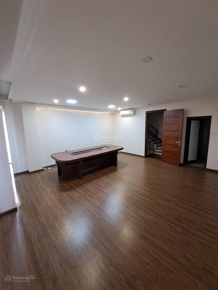 Cho thuê nr tại phố thái hà, 50m2x5t, oto đỗ cửa.  0356 380 ***