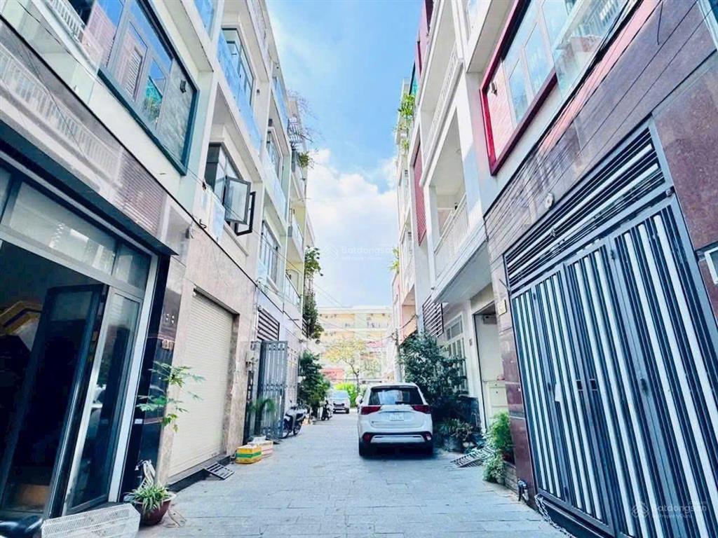 Nhà 3 tầng + sân thượng khu bên sông gigamall