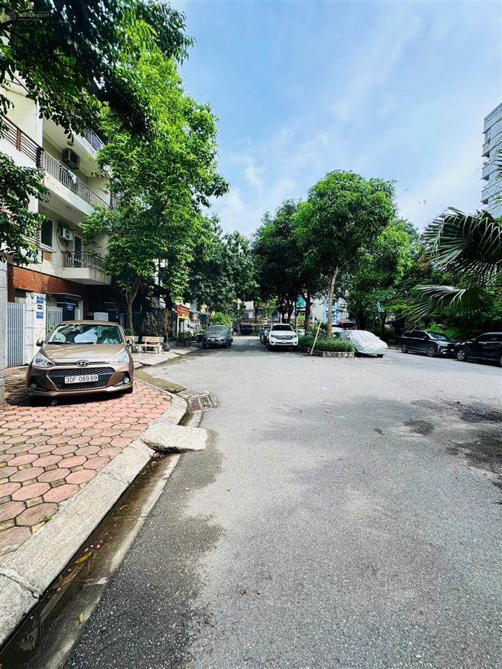 Nhà chính chủ cần bán, nhà 5m mặt tiền ô tô để vào trong nhà thoáng, gần smart city