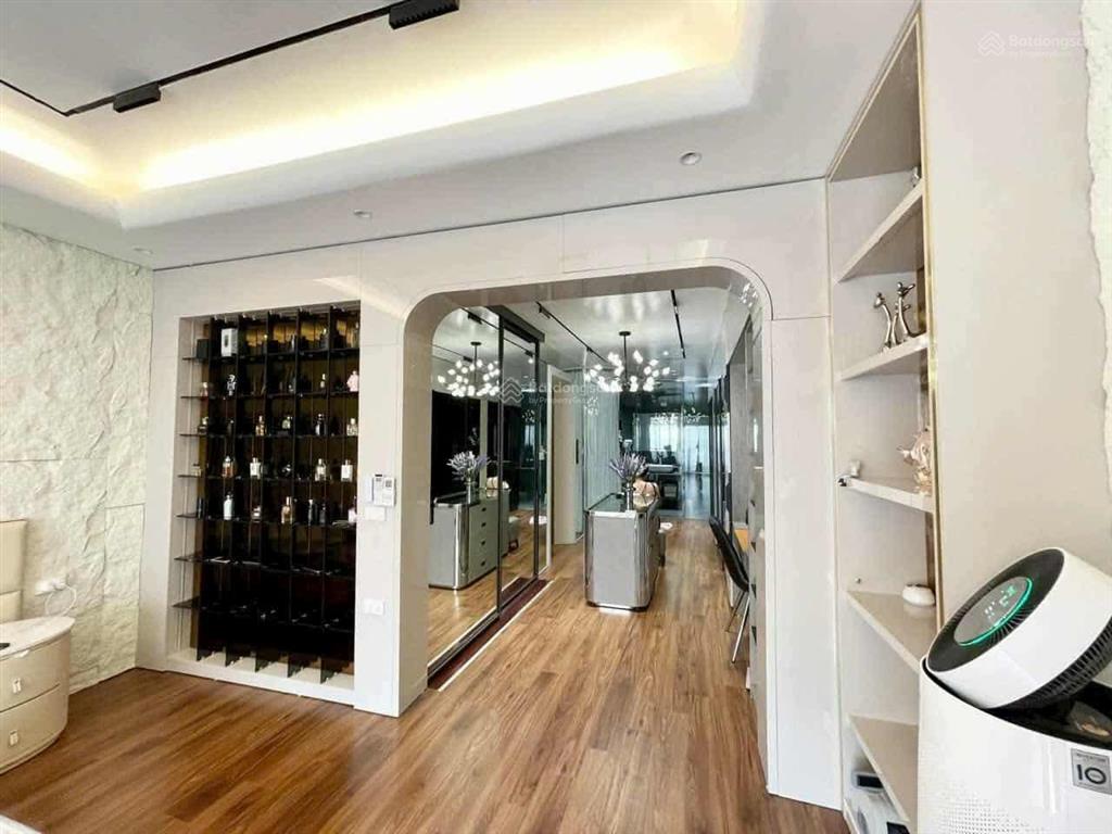 Nhà đẹp đón đại gia phố đội cấn quận ba đình +52 m27 tầng +ngõ thông ô tô kinh doanh