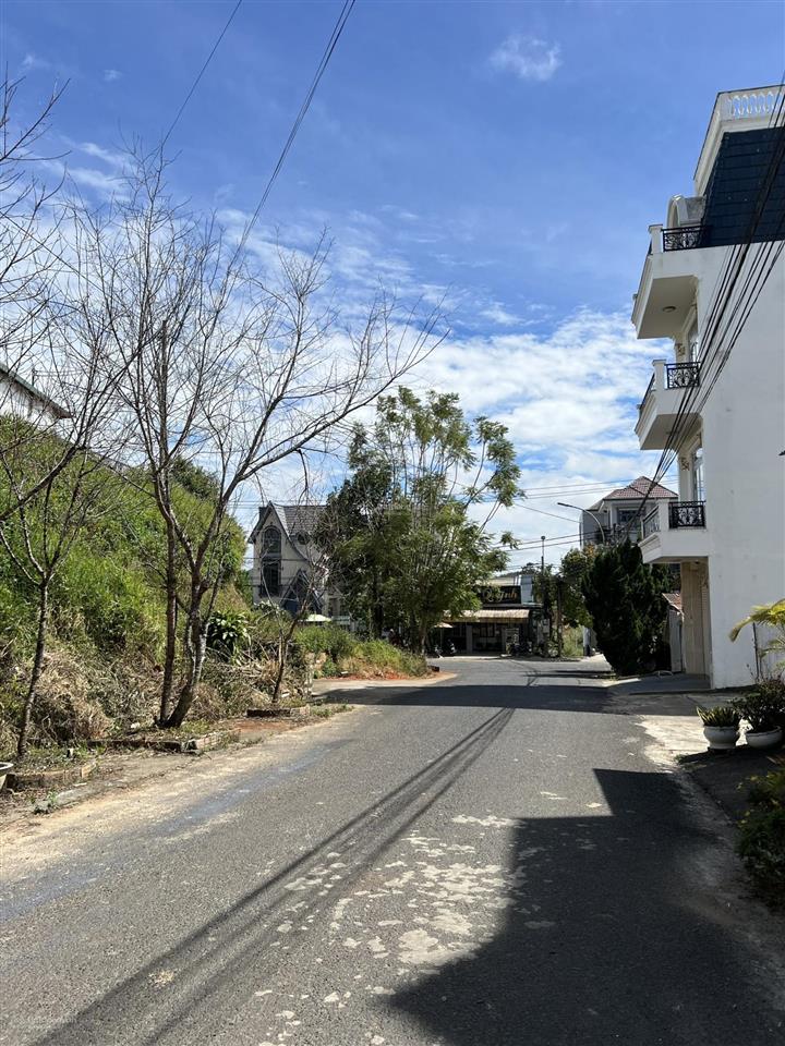 Bán đất tặng nhà kqh vip an sơn  cách chợ đà lạt 5 phút