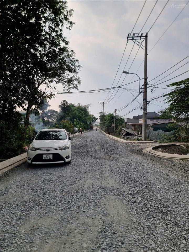 Nhà shr 107m2, nhị bình  hóc môn, ô tô đậu sân, chỉ 2,57 tỷ còn thương lượng