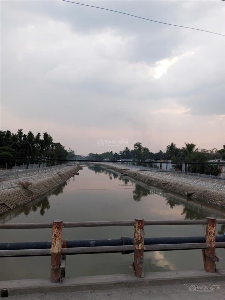 Nhà shr 107m2, nhị bình  hóc môn, ô tô đậu sân, chỉ 2,57 tỷ còn thương lượng