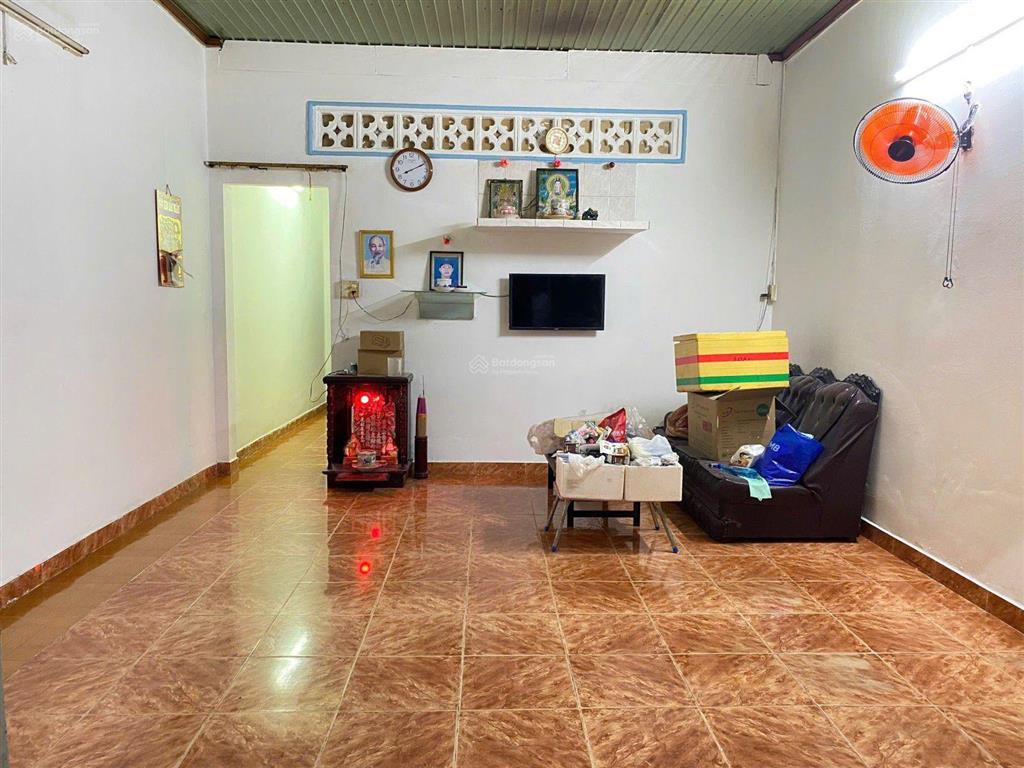 Nhà ngay trung tâm chợ hóc môn 4,5*18 chỉ 3ty650 còn thương lượng