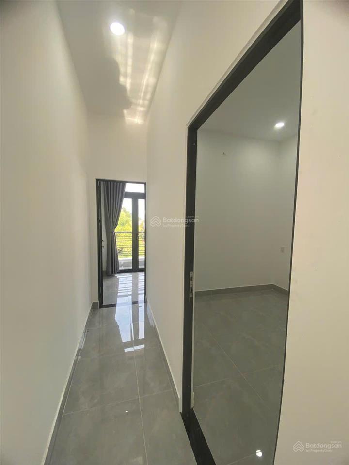Hóc môn  ngay chợ đông thạnh, đi bộ chỉ 30m, ô tô đậu cửa  chỉ 4,2 tỷ còn thương lượng