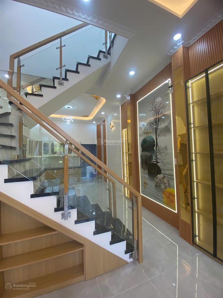 Hóc môn  ngay chợ đông thạnh, đi bộ chỉ 30m, ô tô đậu cửa  chỉ 4,2 tỷ còn thương lượng