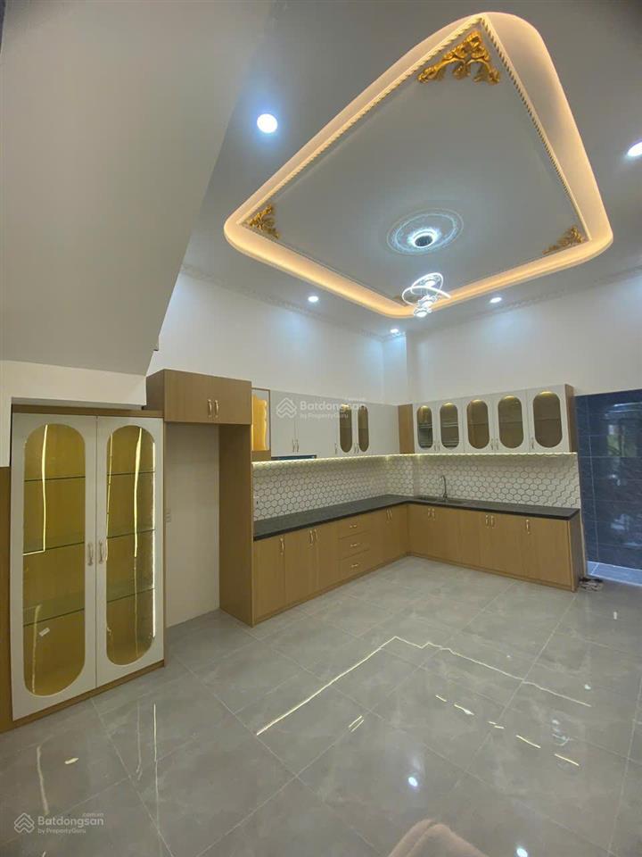 Hóc môn  ngay chợ đông thạnh, đi bộ chỉ 30m, ô tô đậu cửa  chỉ 4,2 tỷ còn thương lượng