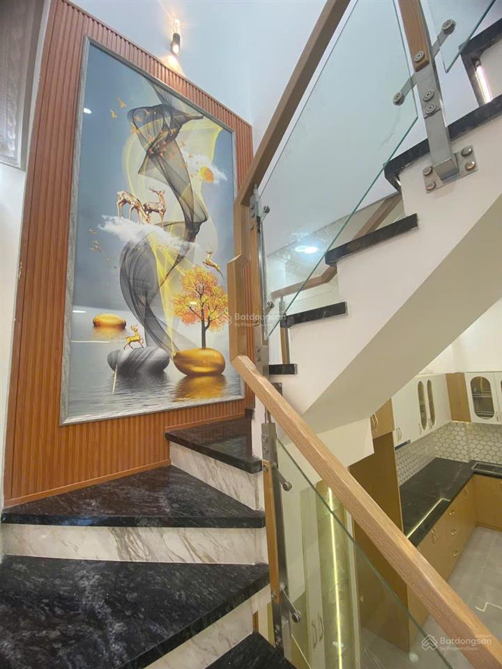 Hóc môn  ngay chợ đông thạnh, đi bộ chỉ 30m, ô tô đậu cửa  chỉ 4,2 tỷ còn thương lượng