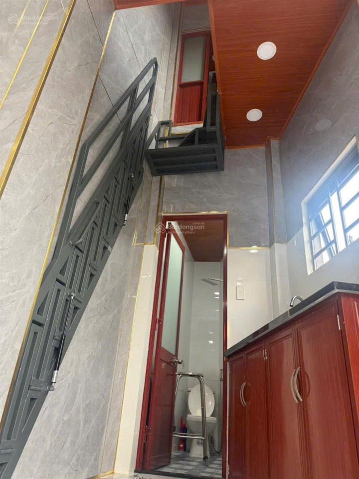 Nhà shr thị trấn hóc môn nhà lầu góc 2 mặt tiền, giá tốt  chỉ 1 tỷ 680 triệu