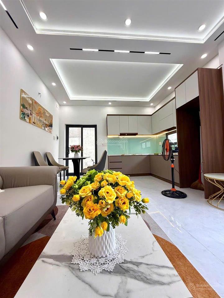 Nhà mới, căn góc, thông thoáng, tặng nội thất, vào ở ngay, nhỉnh 4 tỷ