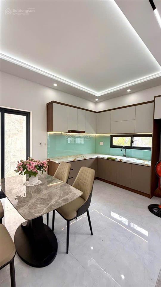 Nhà mới, căn góc, thông thoáng, tặng nội thất, vào ở ngay, nhỉnh 4 tỷ