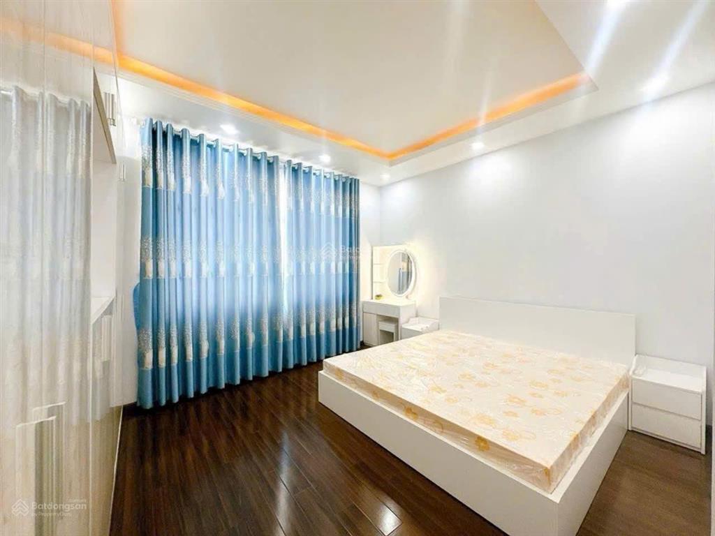 Bán nhà 4 tầng ,tặng hết nội thất hẻm xe hơi cách mặt tiền đường huỳnh tấn phát 35m,nhỉnh 7 tỷ