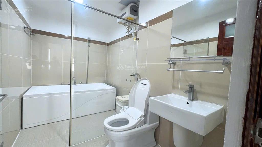 Chung cư đức khải quận 7. gần 100m2, 3 pn, còn rất mới, full nội thất chỉ nhỉnh 3 tỷ vào ở ngay