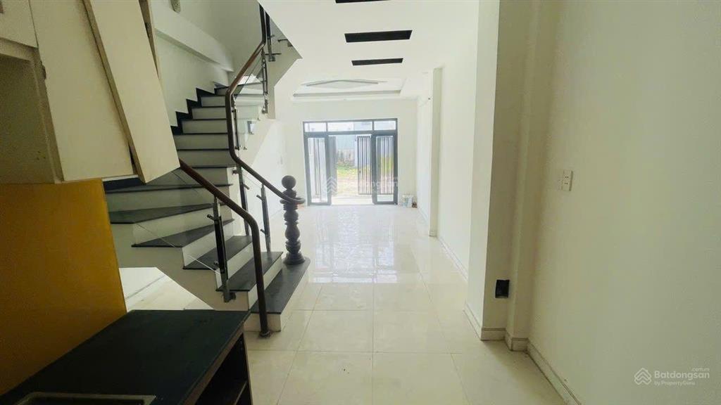 Đường ô tô 8m  nhà phố 3 tầng sát vinhomes q9 chỉ hơn 4t