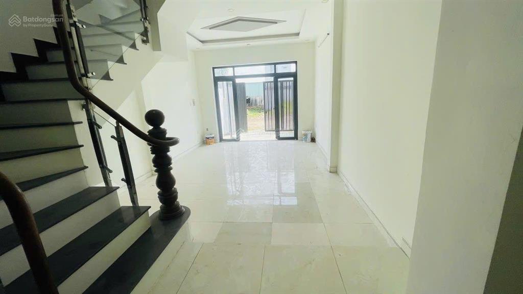 Đường ô tô 8m  nhà phố 3 tầng sát vinhomes q9 chỉ hơn 4t