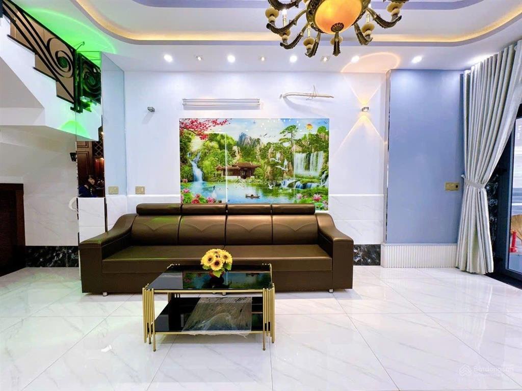 Gấp bán giảm giá mạnh siêu phẩm 4 tầng chủ xây tâm quyết, ô tô thông
