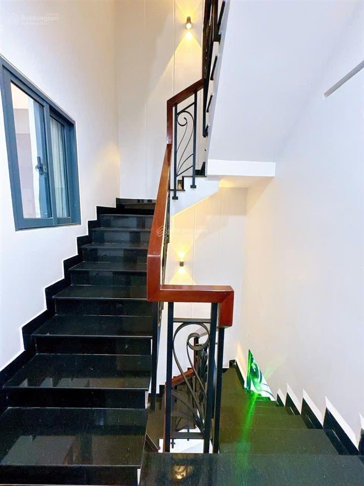 Gấp bán giảm giá mạnh siêu phẩm 4 tầng chủ xây tâm quyết, ô tô thông
