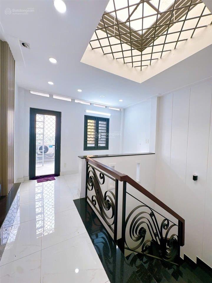 Gấp bán giảm giá mạnh siêu phẩm 4 tầng chủ xây tâm quyết, ô tô thông