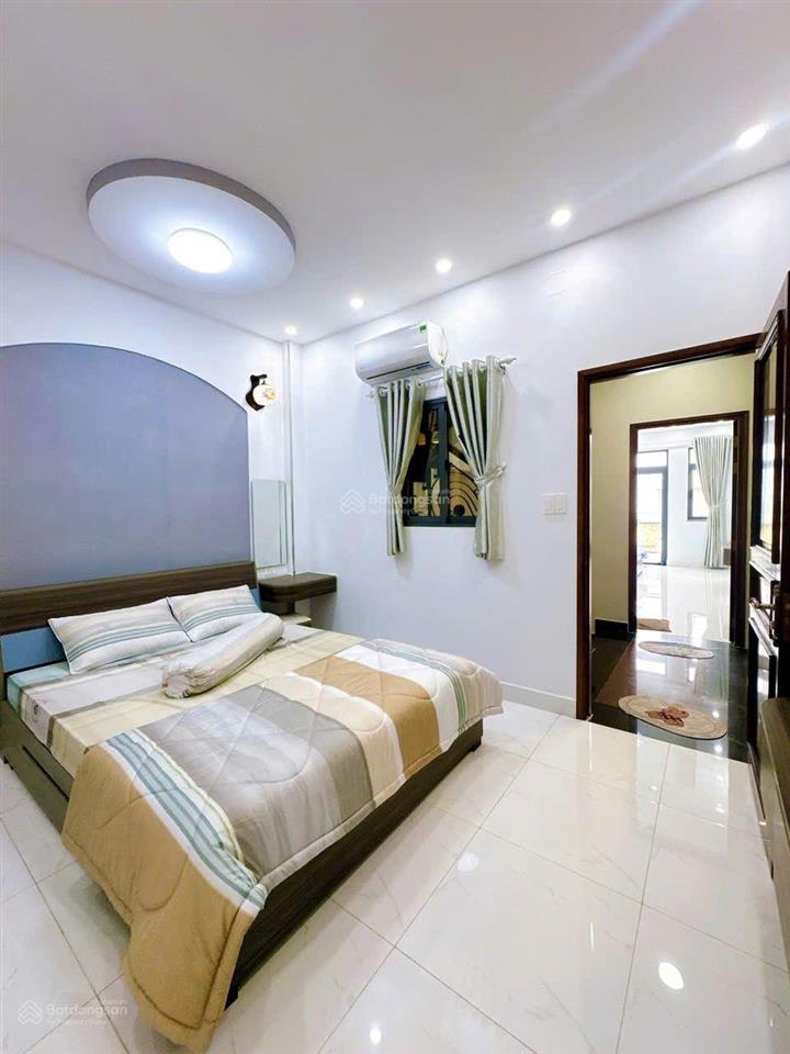 Gấp bán giảm giá mạnh siêu phẩm 4 tầng chủ xây tâm quyết, ô tô thông