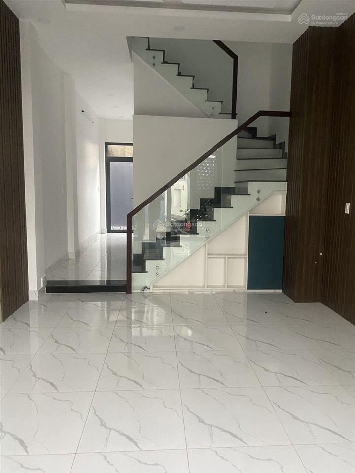 Đừng xem căn nhà này kẻo mê luôn ! nhà đẹp 3 tầng 4pn , quá bình yên ngay sát vinhomes q9