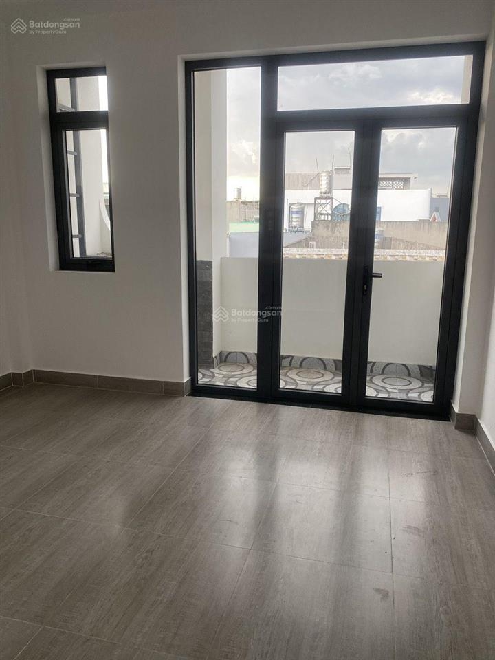 Đừng xem căn nhà này kẻo mê luôn ! nhà đẹp 3 tầng 4pn , quá bình yên ngay sát vinhomes q9
