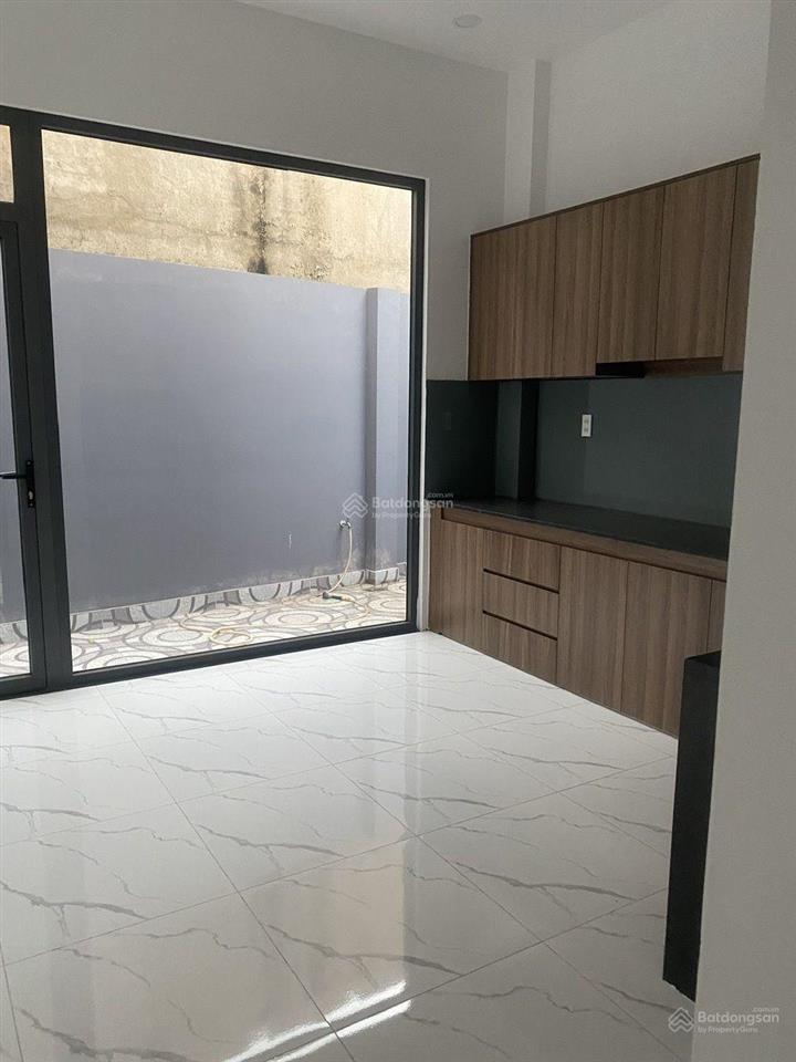 Đừng xem căn nhà này kẻo mê luôn ! nhà đẹp 3 tầng 4pn , quá bình yên ngay sát vinhomes q9