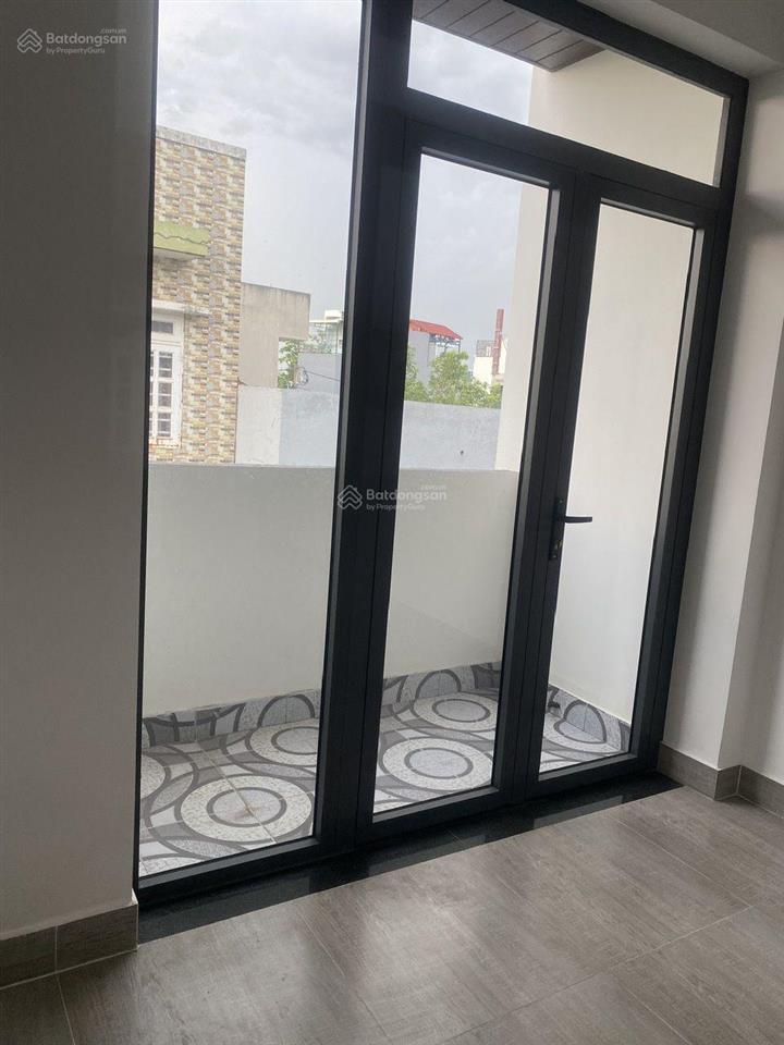 Đừng xem căn nhà này kẻo mê luôn ! nhà đẹp 3 tầng 4pn , quá bình yên ngay sát vinhomes q9