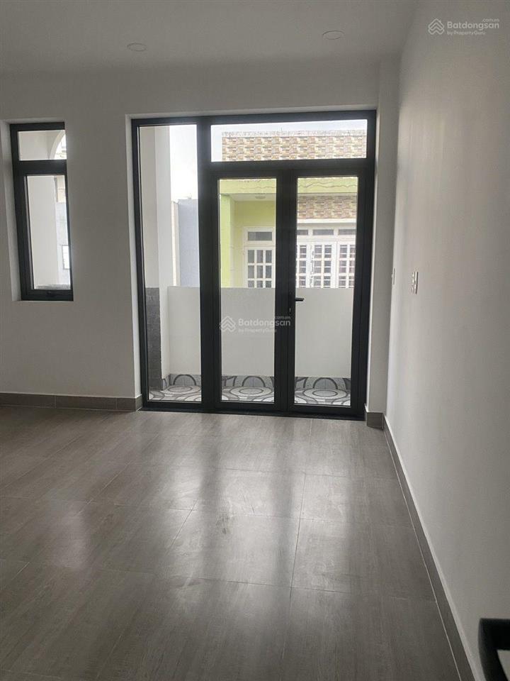 Đừng xem căn nhà này kẻo mê luôn ! nhà đẹp 3 tầng 4pn , quá bình yên ngay sát vinhomes q9