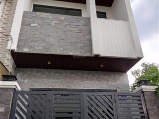 Đừng xem căn nhà này kẻo mê luôn ! nhà đẹp 3 tầng 4pn , quá bình yên ngay sát vinhomes q9