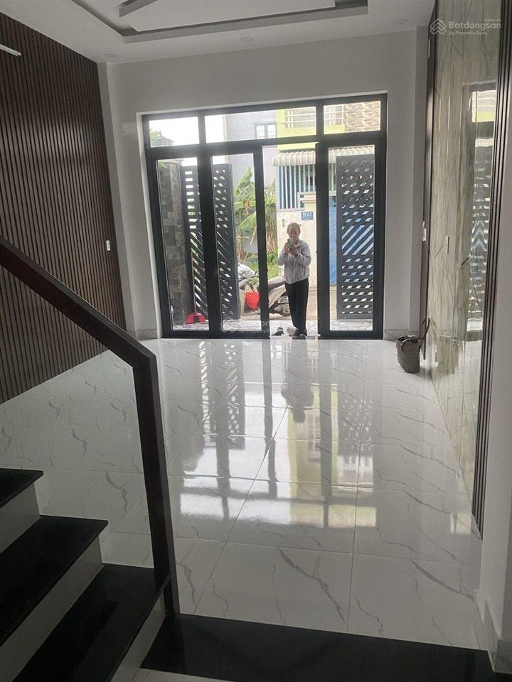 Đừng xem căn nhà này kẻo mê luôn ! nhà đẹp 3 tầng 4pn , quá bình yên ngay sát vinhomes q9