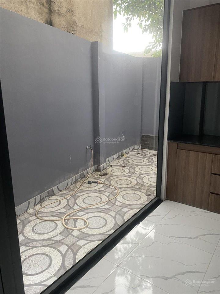 Đừng xem căn nhà này kẻo mê luôn ! nhà đẹp 3 tầng 4pn , quá bình yên ngay sát vinhomes q9