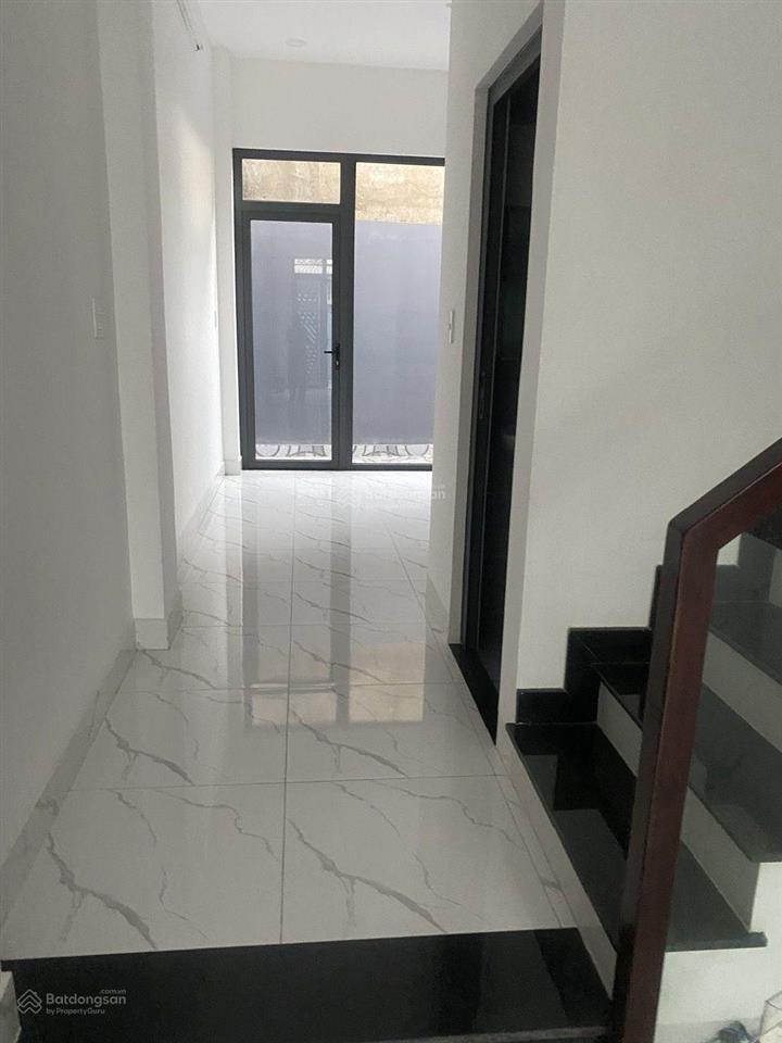 Đừng xem căn nhà này kẻo mê luôn ! nhà đẹp 3 tầng 4pn , quá bình yên ngay sát vinhomes q9