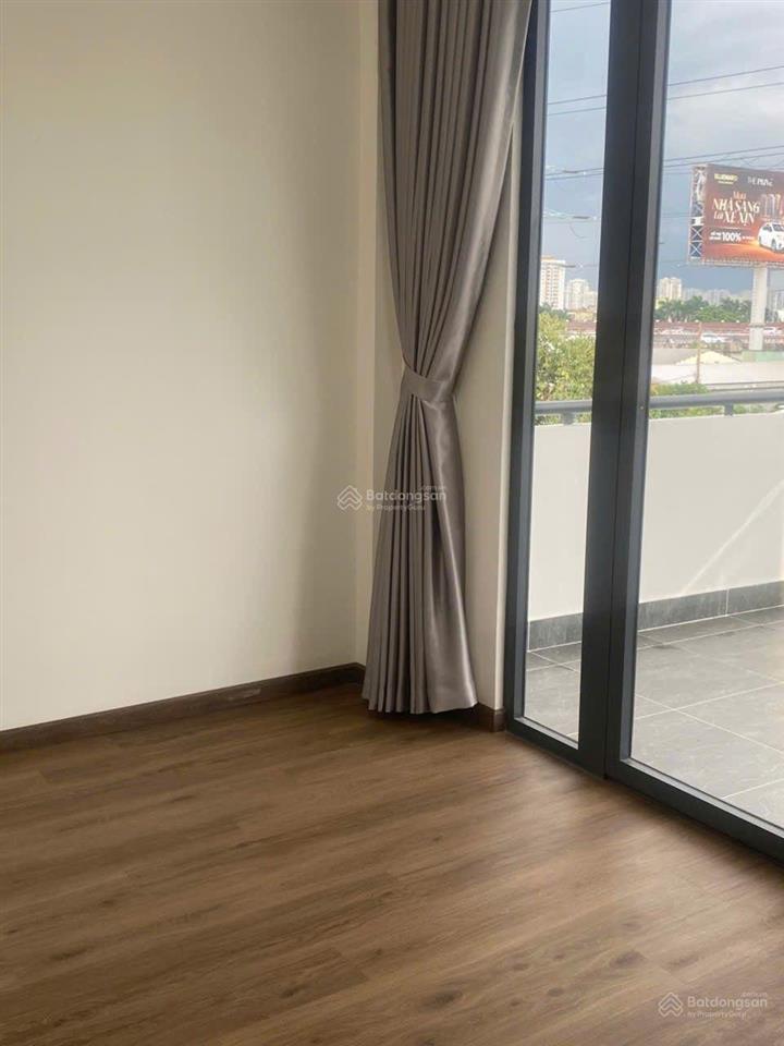 Chỉ 7.8 tỷ có nhà mặt tiền 4 tầng sang xịn, dt sử dụng 60m2, view ngắm xe lửa cầu bình lợi