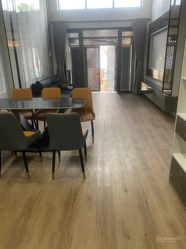 Chỉ 7.8 tỷ có nhà mặt tiền 4 tầng sang xịn, dt sử dụng 60m2, view ngắm xe lửa cầu bình lợi