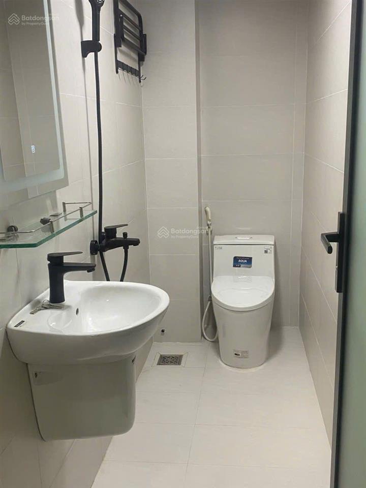Chỉ 7.8 tỷ có nhà mặt tiền 4 tầng sang xịn, dt sử dụng 60m2, view ngắm xe lửa cầu bình lợi
