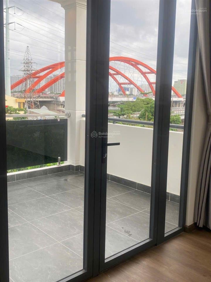 Chỉ 7.8 tỷ có nhà mặt tiền 4 tầng sang xịn, dt sử dụng 60m2, view ngắm xe lửa cầu bình lợi