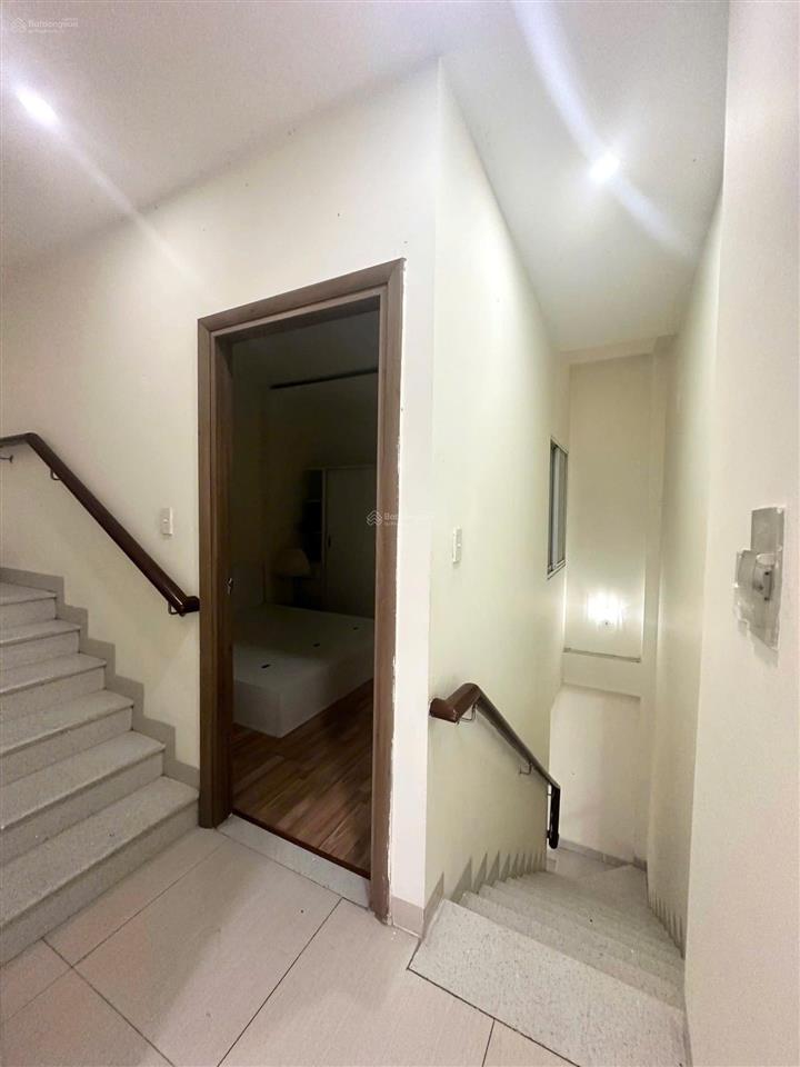 Hiếm  hàng xóm kdc hồng long hiệp bình phước  4 tầng (4.5x12m) 4pn, ô tô đậu ngày đêm