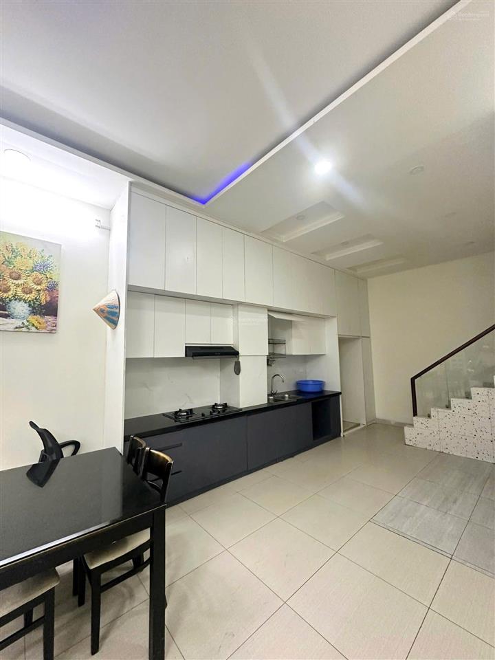 Hiếm  hàng xóm kdc hồng long hiệp bình phước  4 tầng (4.5x12m) 4pn, ô tô đậu ngày đêm