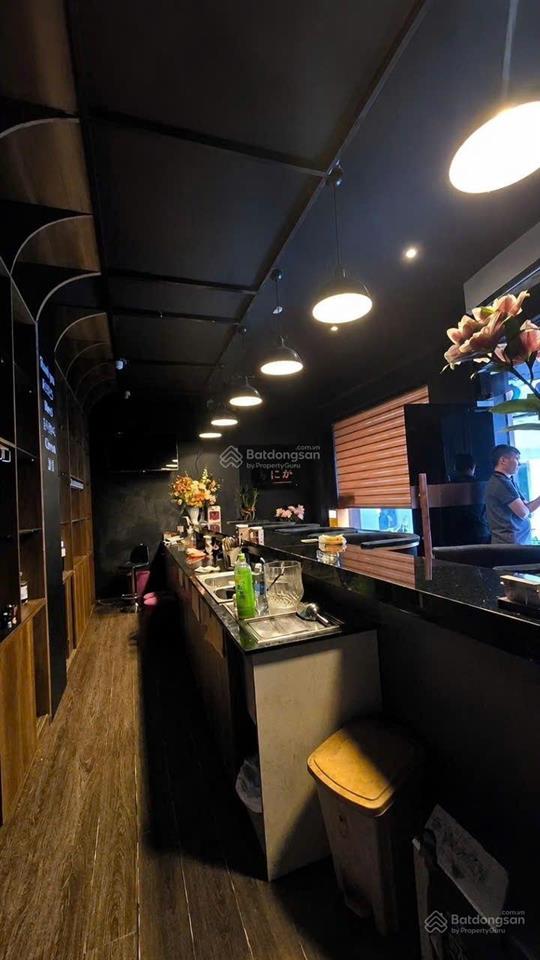 Giảm còn 36 tỷ lê thánh tôn q1 hxh 1 căn ra mặt tiền ngang khủng 8.7m dòng tiền 100tr/th