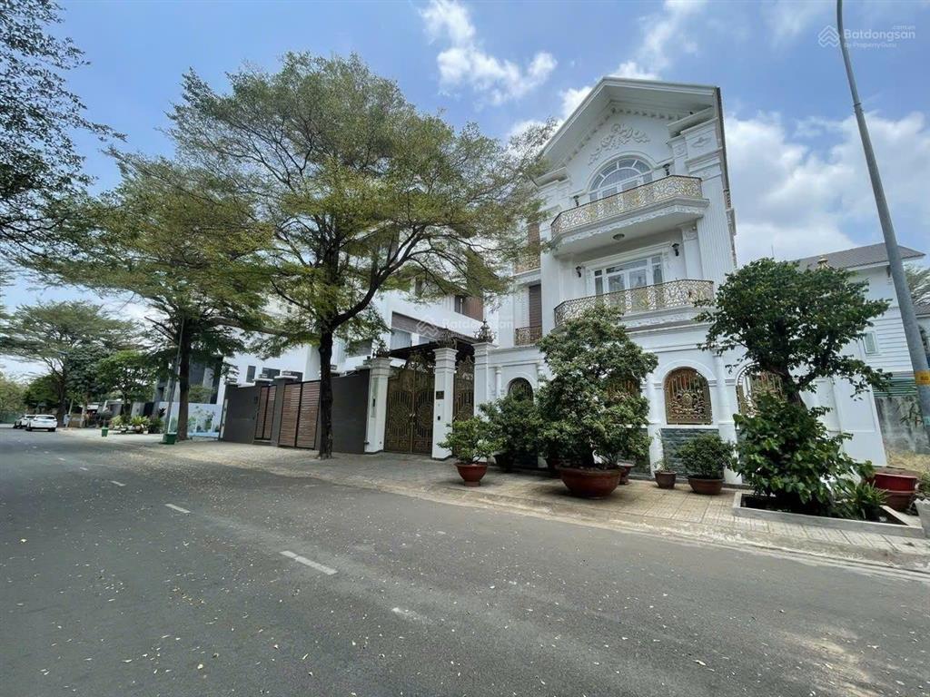 Siêu phẩm đất biệt thự lô góc 3 mặt tiền 190m kdc gia hòa chỉ 17,5 tỷ