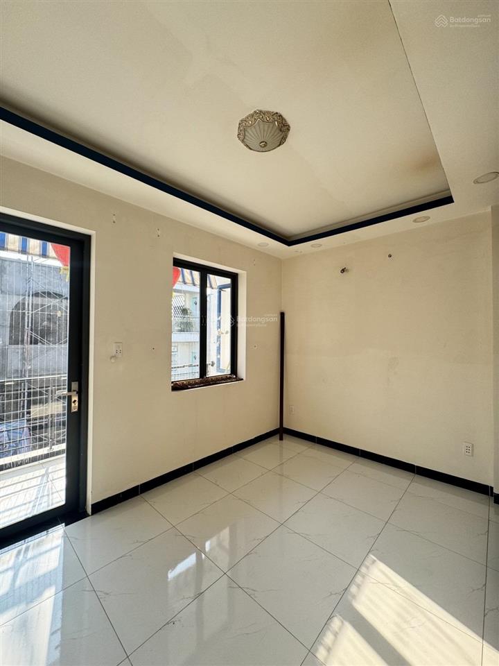 Chỉ 4,2 tỷ, nhà shr 50.3m2 3 tầng 4pn ô tô tận cửa, trường lưu long trường