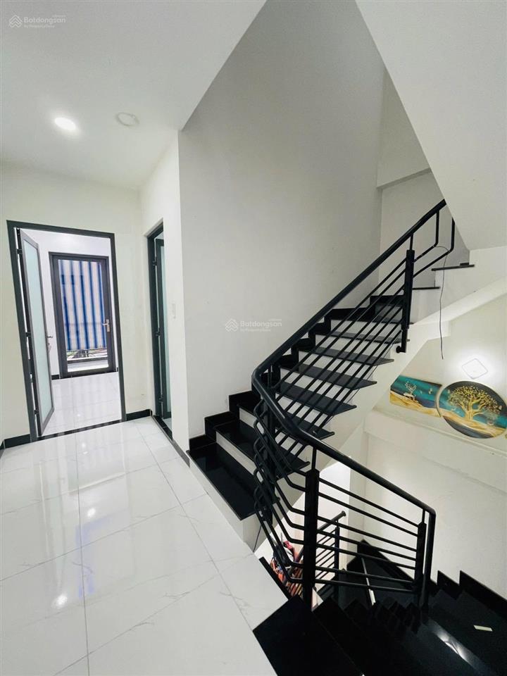 Chỉ 4,2 tỷ, nhà shr 50.3m2 3 tầng 4pn ô tô tận cửa, trường lưu long trường