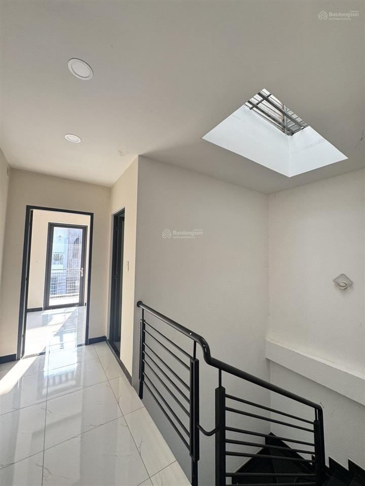 Chỉ 4,2 tỷ, nhà shr 50.3m2 3 tầng 4pn ô tô tận cửa, trường lưu long trường