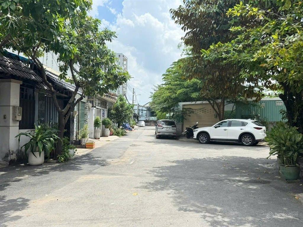 Giảm 300tr  nhanh mới kịp, nhà 3 tầng 73m2 hẻm xh, khu gigamall hiệp bình chỉ hơn 8 tỷ