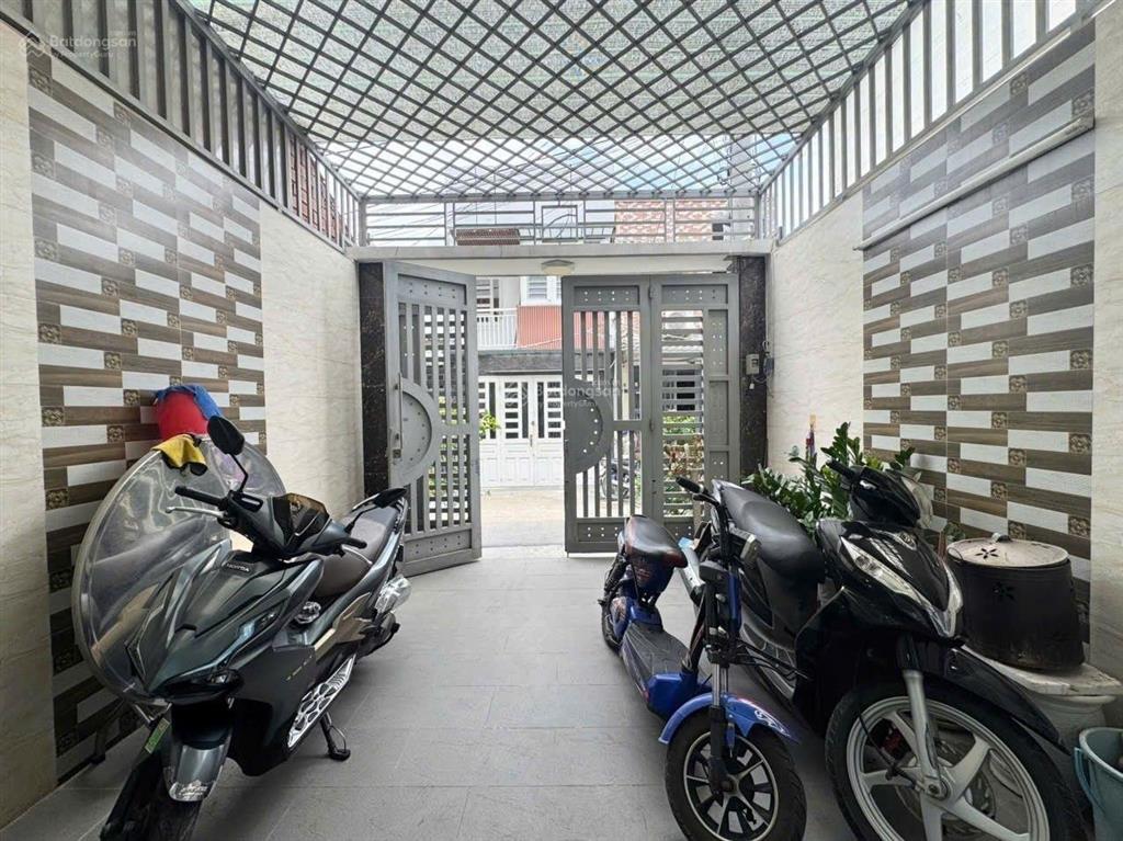 Giảm 300tr  nhanh mới kịp, nhà 3 tầng 73m2 hẻm xh, khu gigamall hiệp bình chỉ hơn 8 tỷ