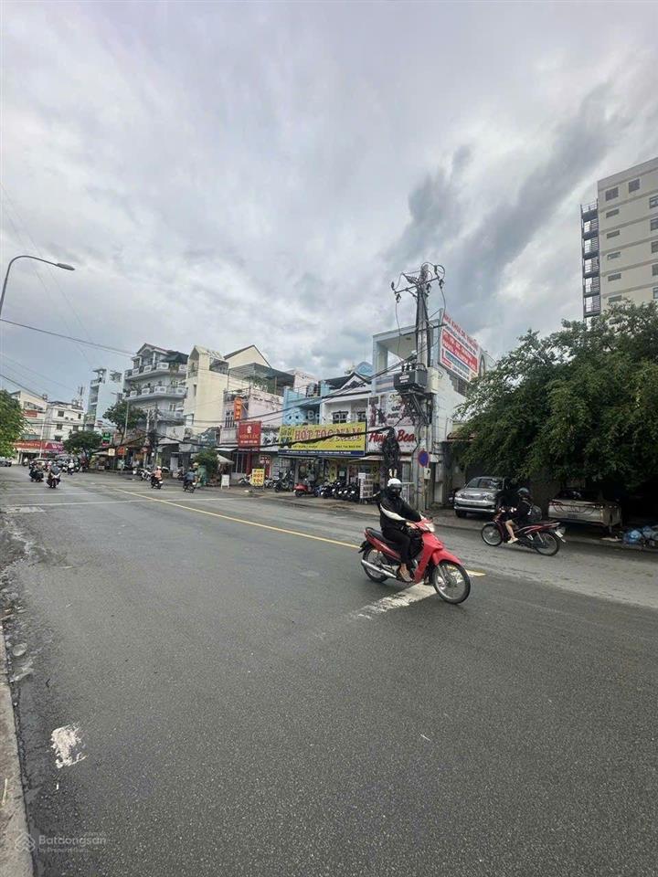 Giá tốt khu vực, mặt tiền kinh doanh vị trí đắc địa, 66m2 3 tầng ngay gigamall hiệp bình thủ đức