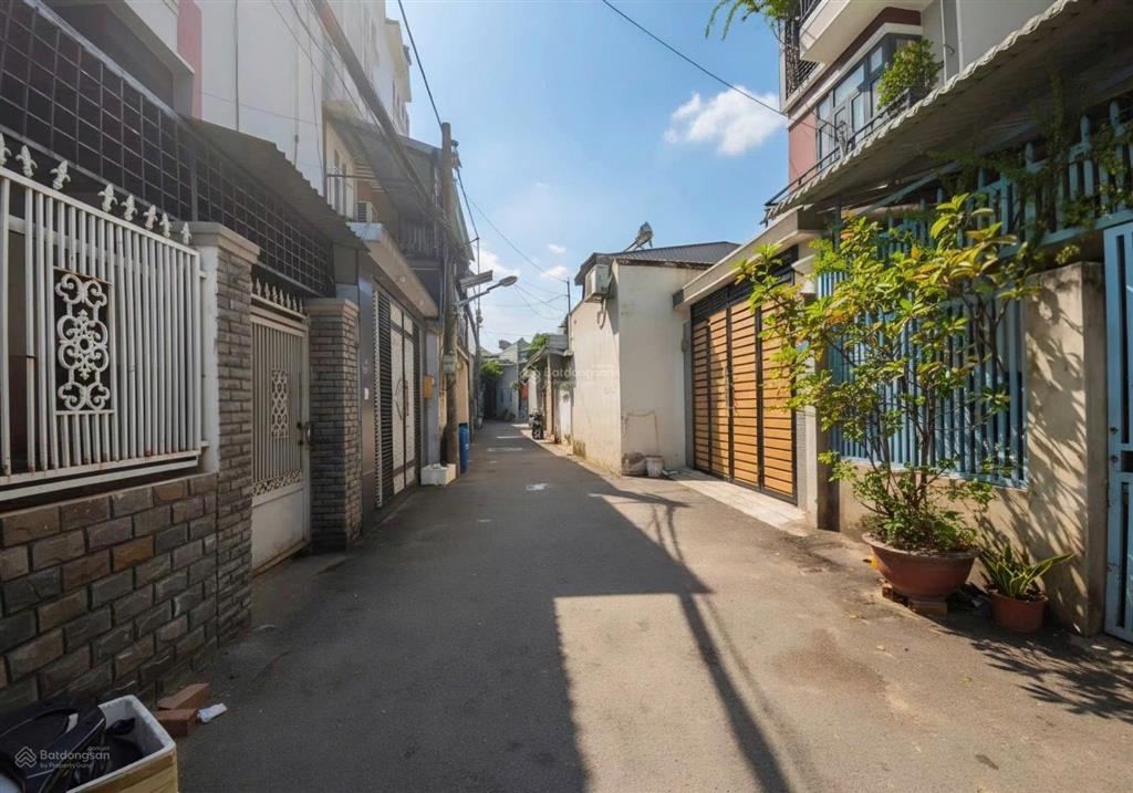 Chỉ 5.7 tỷ nhà 2 tầng tam bình xe tải đậu cửa 81m2  ngang 4,8m, full nội thất hoàn công đủ