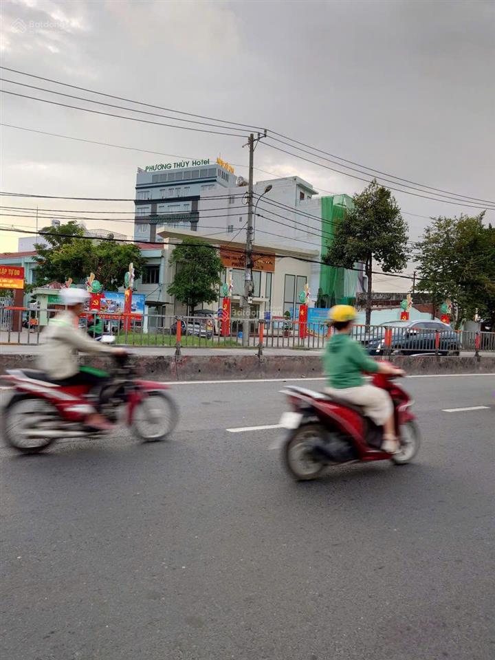 Đầu tư cực tốt  mặt tiền quốc lộ 13 ngang 10m 179m² 2 sổ riêng có dòng tiền chỉ 28 tỷ