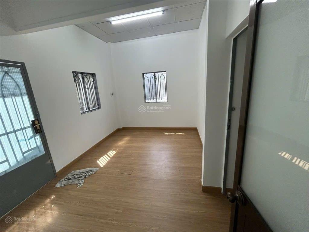 Cần gấp, nhượng lại nhà đẹp vị trí lõi thủ đức chỉ 4 tỷ, dt 50m2 ngang 5,3m, sát phạm văn đồng